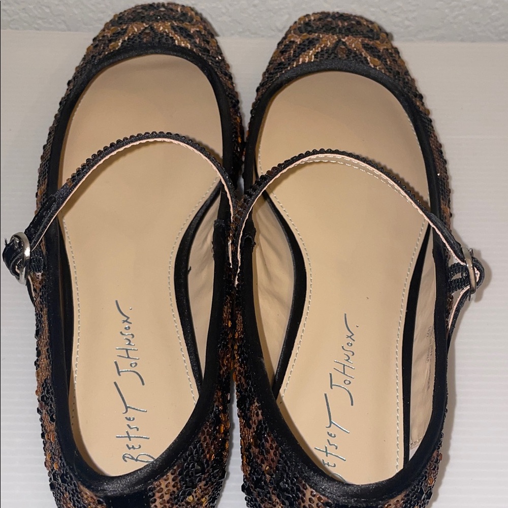 Betsey Johnson Women’s Lorel Leopard Print Mary Jane Ballet Flats - Picture 5 of 16